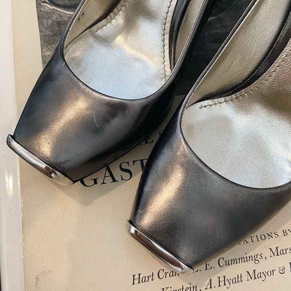 Dolce & Gabbana DeCollete Black Mirror Pumps - Picture 7 of 8